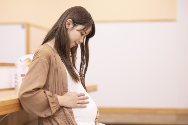 妊娠中のカフェイン摂取の危険性について│胎児への影響は？