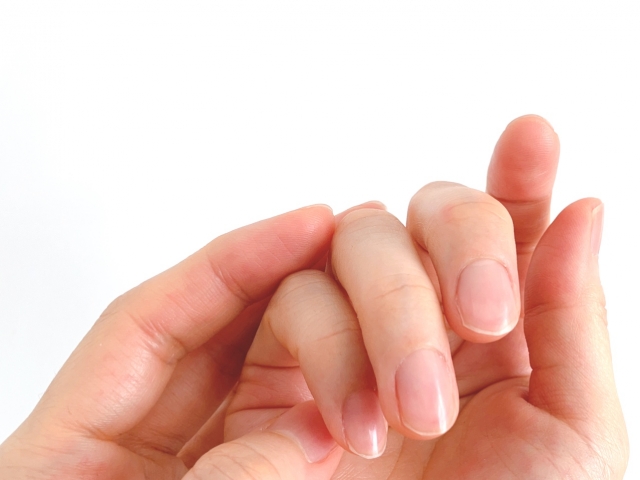 指の腱鞘炎「ばね指」の治し方を解説！効果的なストレッチも伝授します